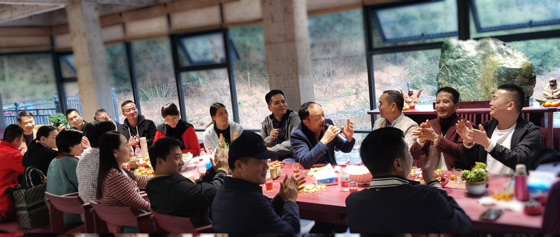 首届大湾区檀香产业论坛在肇庆广宁召开